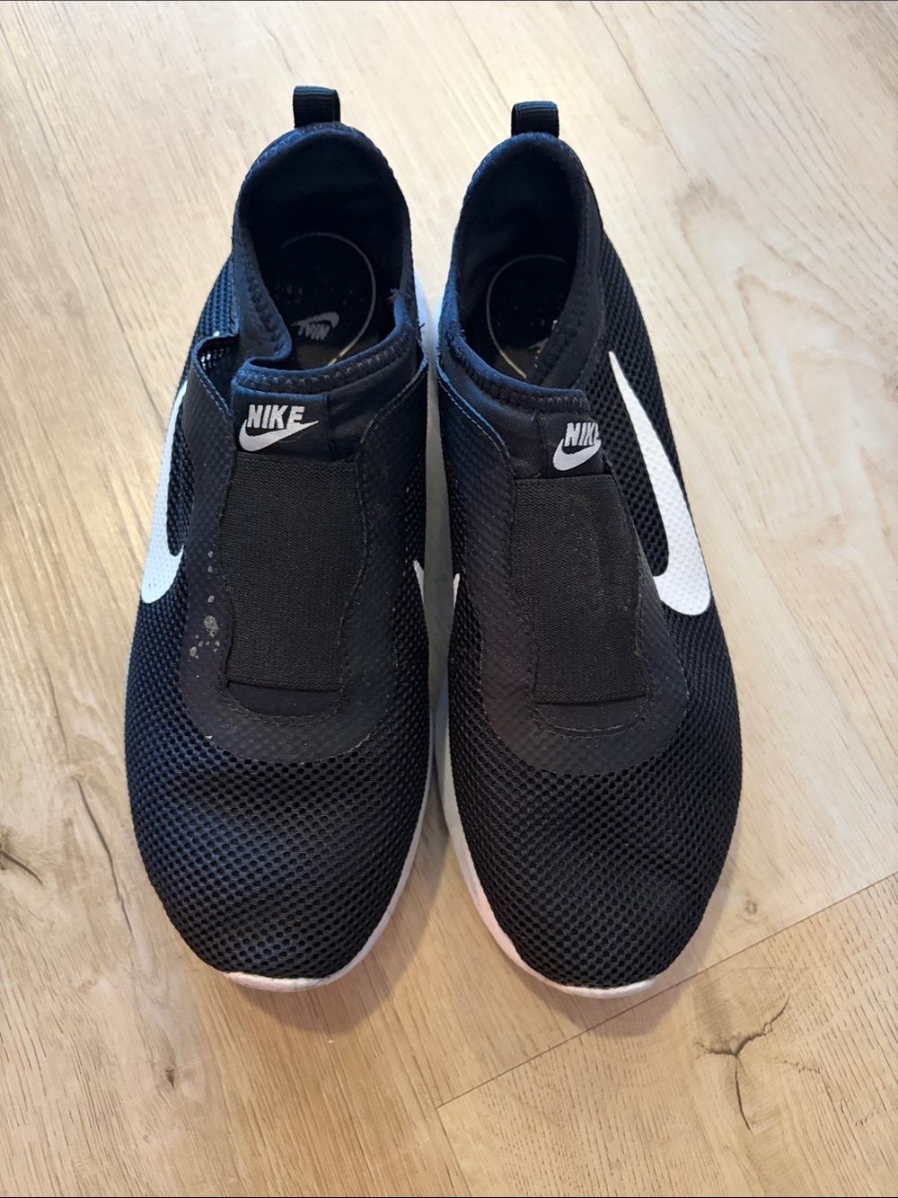 Nike tanjun slip ons 8.5